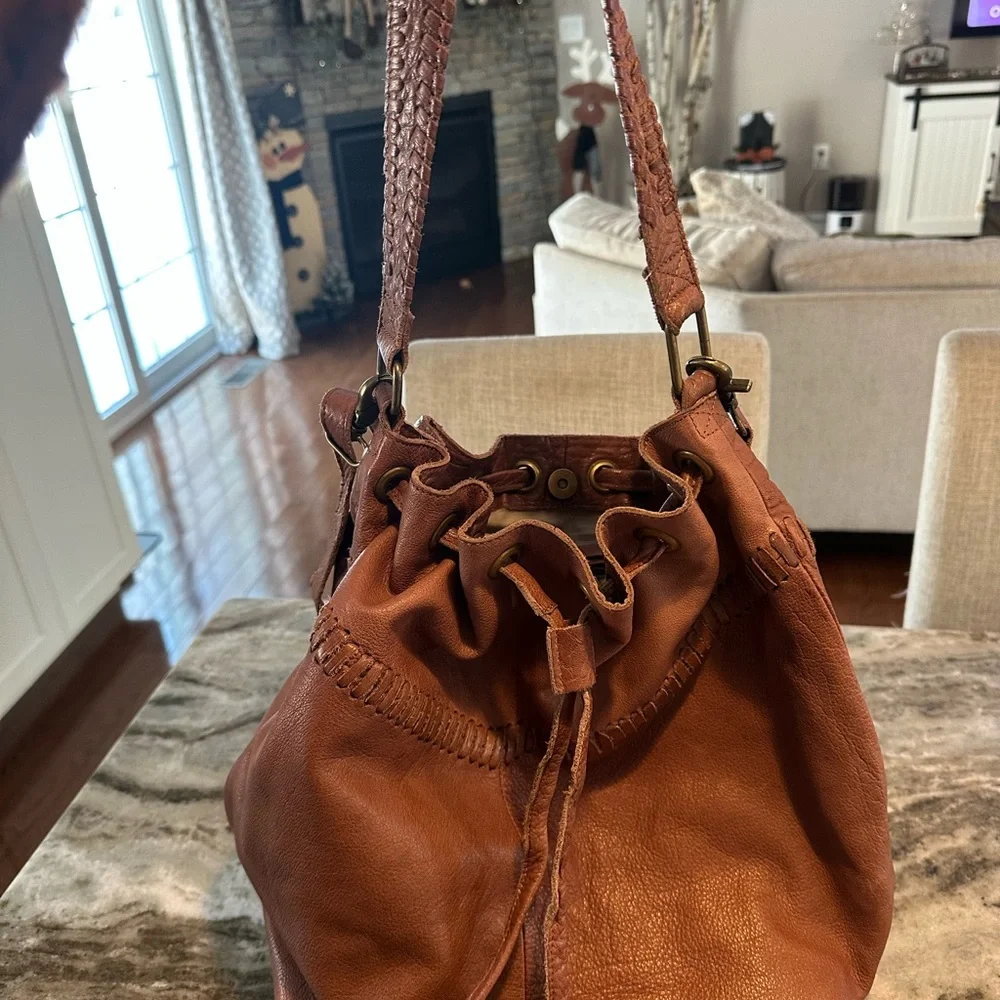 Day & Mood Stylish Olive Green and Dusty Rose Leather Handbags - Picture 13 of 16